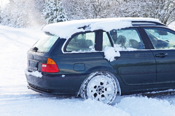 jazda zima auto w sniegu