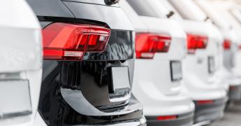 samochody elektryczne w rzędzie