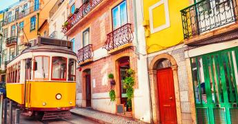 Tramwaj w Lizbonie.