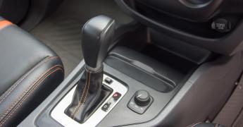 małe auto z automatyczną skrzynią biegów